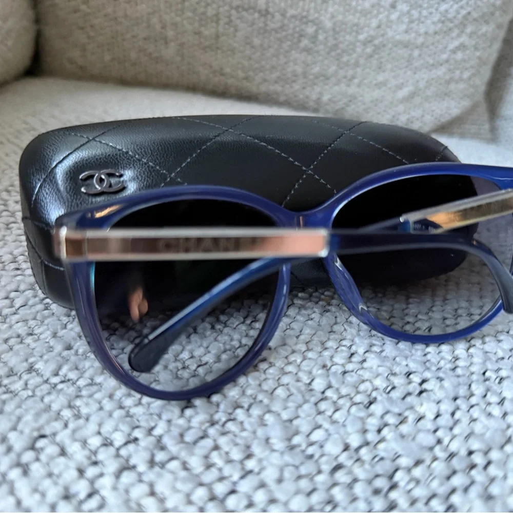 CHANEL black Cat-Eye Sunglasses with Dark Lenses